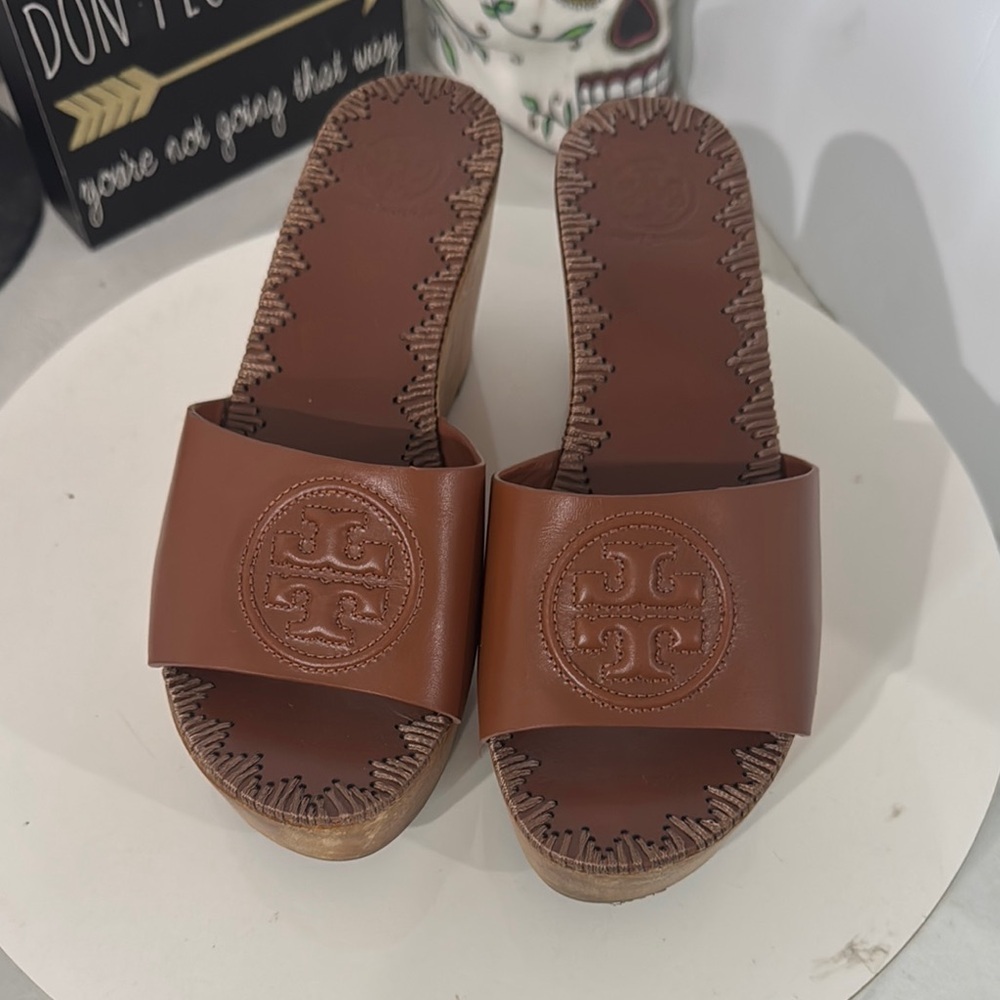 Tory Burch Brown leather patty wedge sandals sz 6m